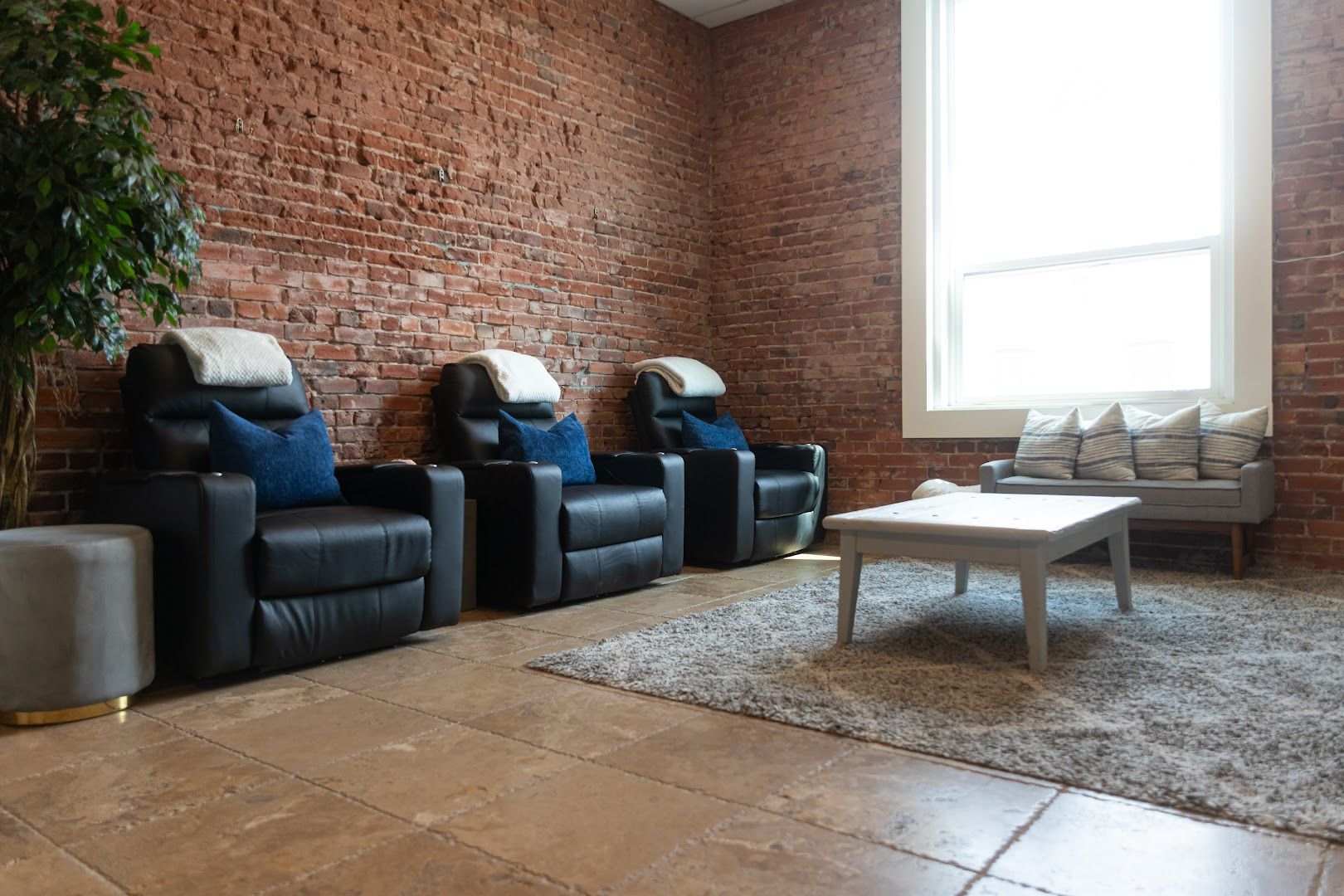 Elite IV Lounge in Littleton, CO