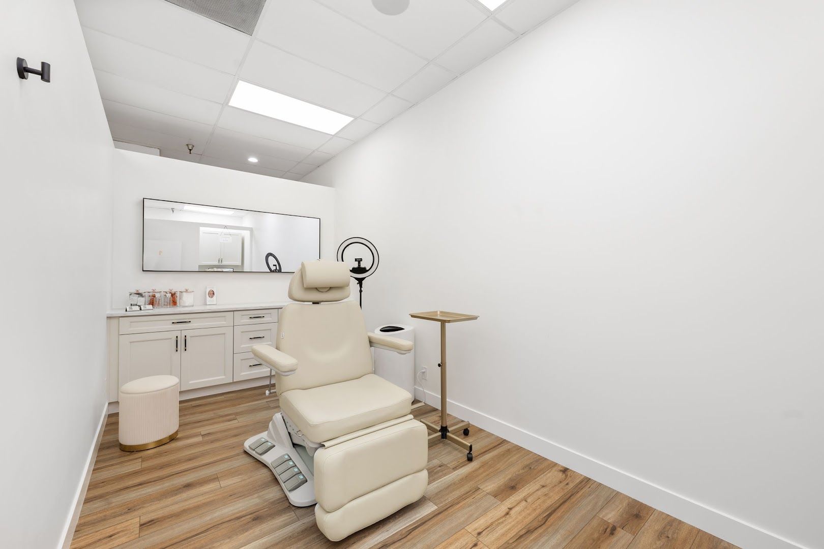Touch Me Up Medical Spa & Skin Center in Burbank, CA